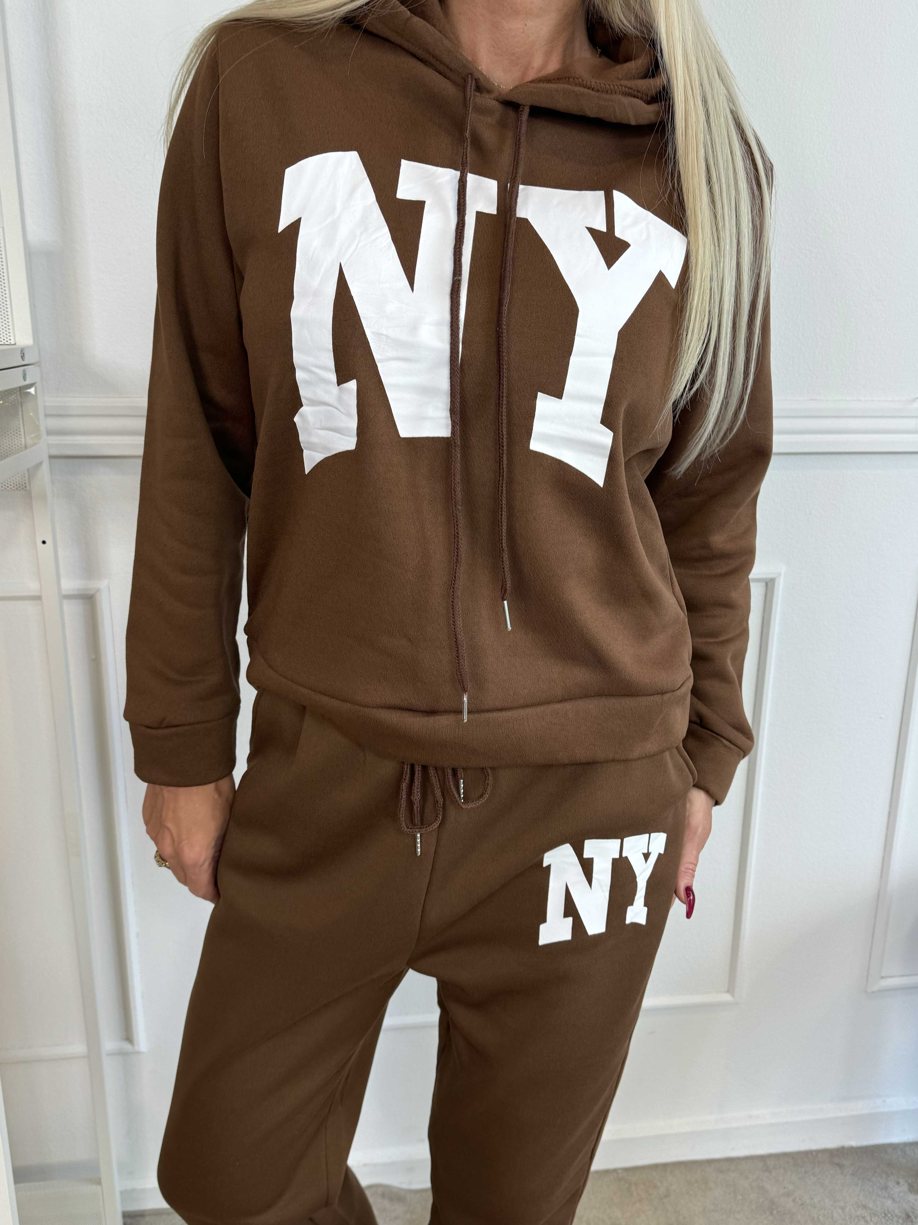 Ania - Joggingdräkt med NY-stående
